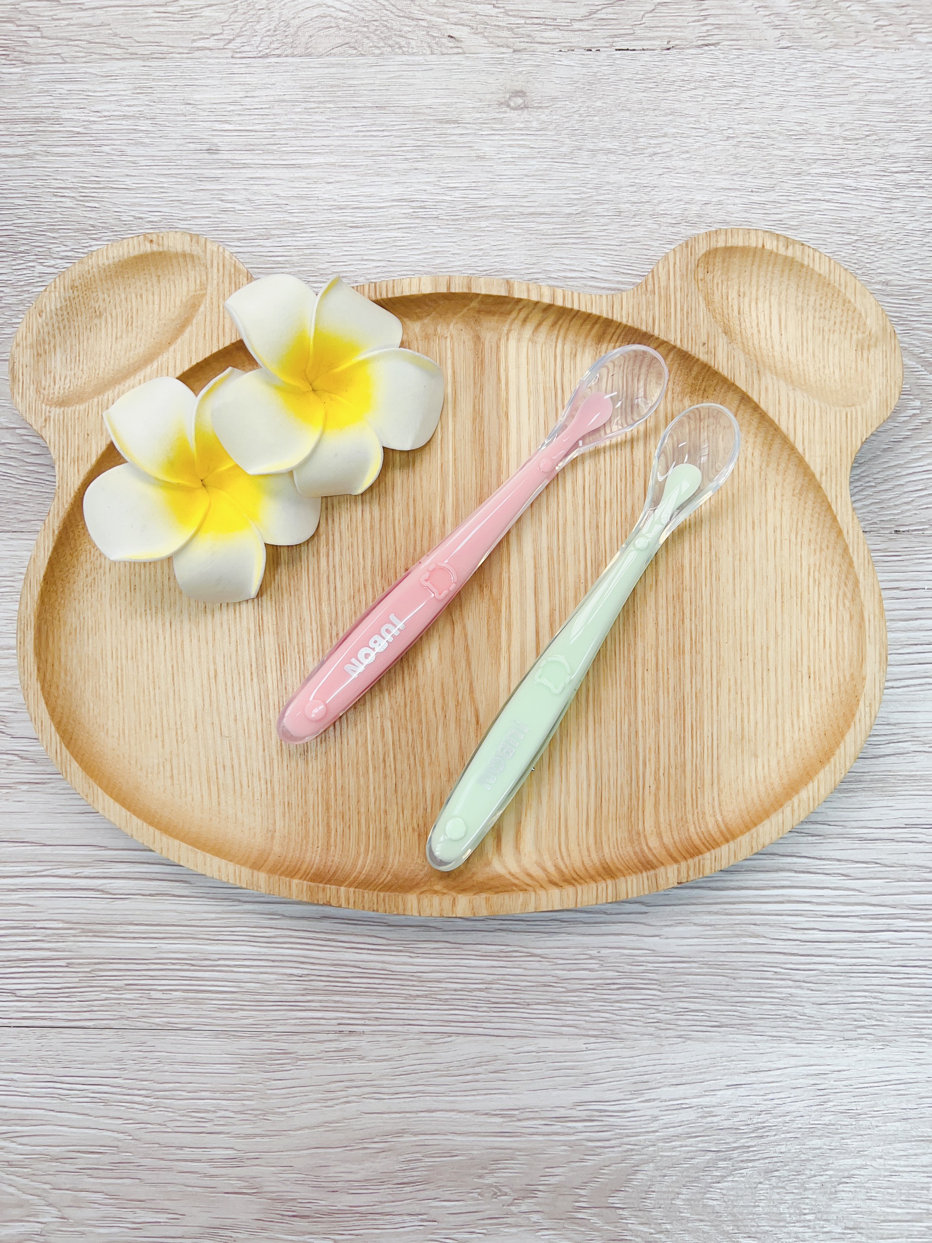 Alternative view of Thìa silicon Jubon