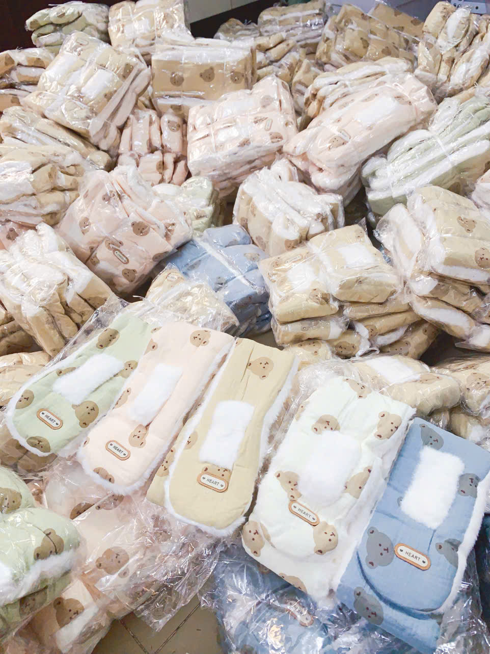 Alternative view of Khăn len gấu 2-8y cho bé