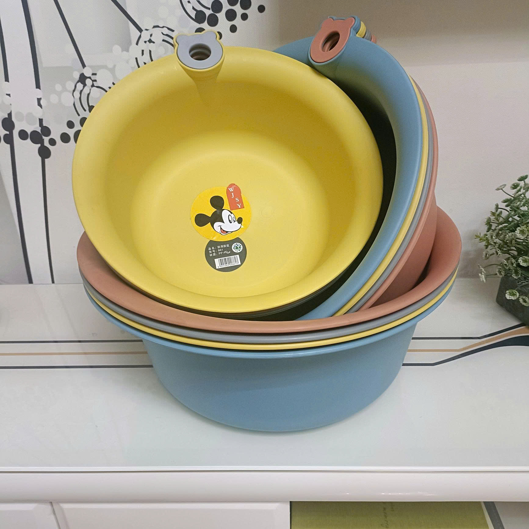 Alternative view of Chậu rửa mặt mickey